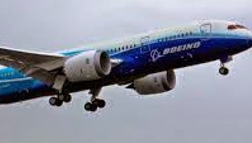 Δείτε τη συγκλονιστική στιγμή που ένα Boeing χάνει τον κινητήρα του εν πτήσει...[video] - Φωτογραφία 1