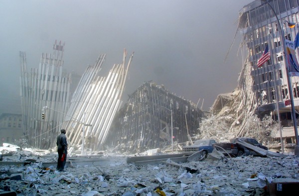 11η Σεπτεμβρίου: Πέρασαν 13 χρόνια από την ημέρα που σόκαρε τον κόσμο - Η στιγμή της κατάρρευσης των Δίδυμων Πύργων [photos] - Φωτογραφία 17