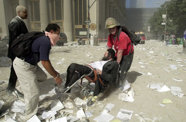 11η Σεπτεμβρίου: Πέρασαν 13 χρόνια από την ημέρα που σόκαρε τον κόσμο - Η στιγμή της κατάρρευσης των Δίδυμων Πύργων [photos] - Φωτογραφία 18