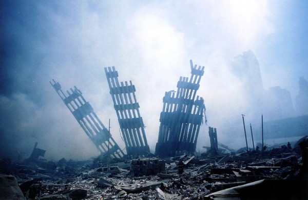 11η Σεπτεμβρίου: Πέρασαν 13 χρόνια από την ημέρα που σόκαρε τον κόσμο - Η στιγμή της κατάρρευσης των Δίδυμων Πύργων [photos] - Φωτογραφία 19