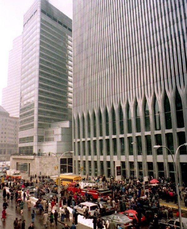 11η Σεπτεμβρίου: Πέρασαν 13 χρόνια από την ημέρα που σόκαρε τον κόσμο - Η στιγμή της κατάρρευσης των Δίδυμων Πύργων [photos] - Φωτογραφία 2
