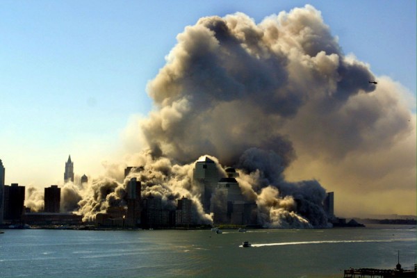 11η Σεπτεμβρίου: Πέρασαν 13 χρόνια από την ημέρα που σόκαρε τον κόσμο - Η στιγμή της κατάρρευσης των Δίδυμων Πύργων [photos] - Φωτογραφία 5