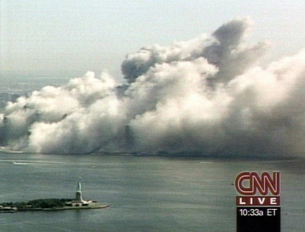 11η Σεπτεμβρίου: Πέρασαν 13 χρόνια από την ημέρα που σόκαρε τον κόσμο - Η στιγμή της κατάρρευσης των Δίδυμων Πύργων [photos] - Φωτογραφία 7