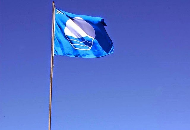 Γιατί 38 ελληνικές παραλίες «έχασαν» τη γαλάζια σημαία - Φωτογραφία 1