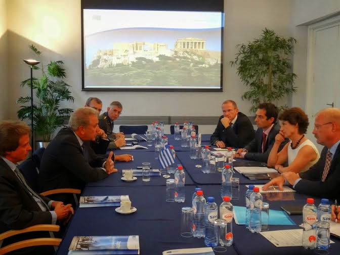 Συνάντηση ΥΕΘΑ Δημήτρη Αβραμόπουλου με τη Γ.Δ. του ΕΟΑ, τον Πρόεδρο του Ευρωκοινοβουλίου Martin Schulz και άλλους Ευρωπαίους αξιωματούχους στις Βρυξέλλες - Φωτογραφία 7