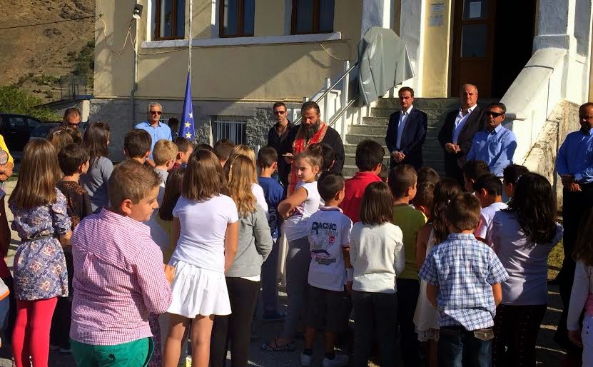 Στα ακριτικά σχολεία της Περιφέρειας  ο Περιφερειάρχης Δυτικής Μακεδονίας Θεόδωρος Καρυπίδης [video] - Φωτογραφία 1