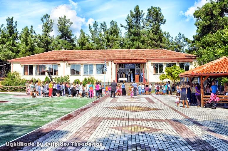 Φωτορεπορτάζ από τον Αγιασμό στα σχολεία του Κολινδρού Πιερίας [photos] - Φωτογραφία 4