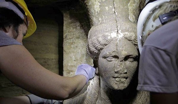 Οι αρχαιολόγοι ζητούν να σταματήσει η ανεξέλεγκτη δημοσιοποίηση εικόνων και πληροφοριών από την Αμφίπολη - Φωτογραφία 1