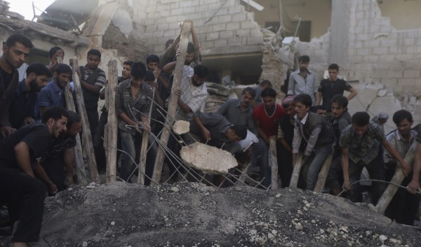 Ανελέητες αεροπορικές επιδρομές στη Συρία – 42 οι νεκροί, εκ των οποίων 7 παιδιά - Φωτογραφία 4