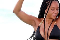 Πρώην Spice Girl με μαγιό πέντε νούμερα μικρότερο