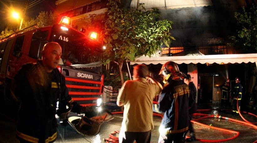 Τραγωδία στο Παλαιό Φάληρο: Δύο νεκροί από πυρκαγιά σε τριώροφο κτίριο - Φωτογραφία 1