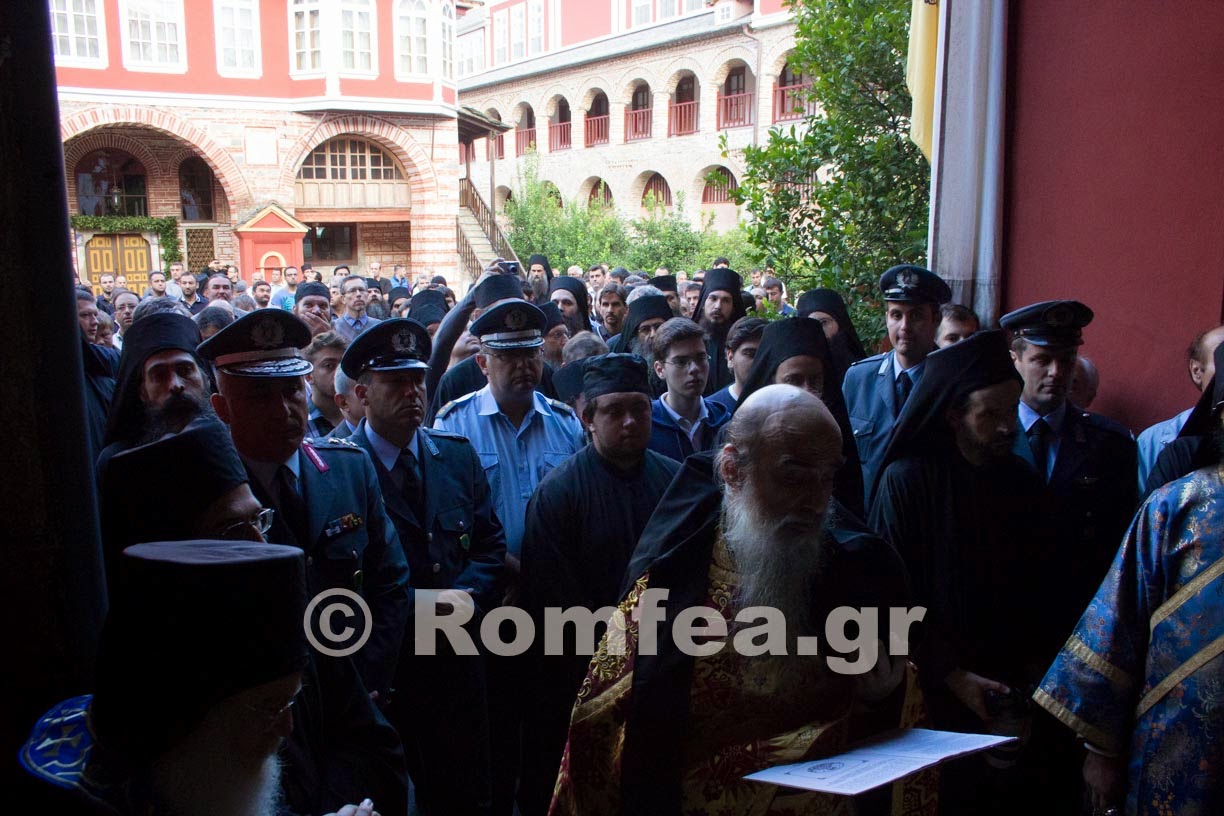 5266 - Λαμπρό συλλείτουργο για την Αγία Ζώνη στην Ι.Μ. Βατοπαιδίου (φωτογραφίες) - Φωτογραφία 13