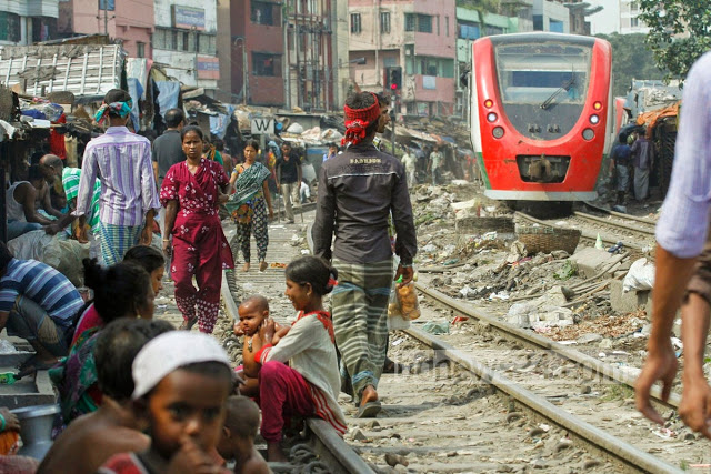 Μπαγκλαντές. Φλερτάροντας με τον θάνατο. Δείτε απίστευτες εικόνες - Φωτογραφία 2