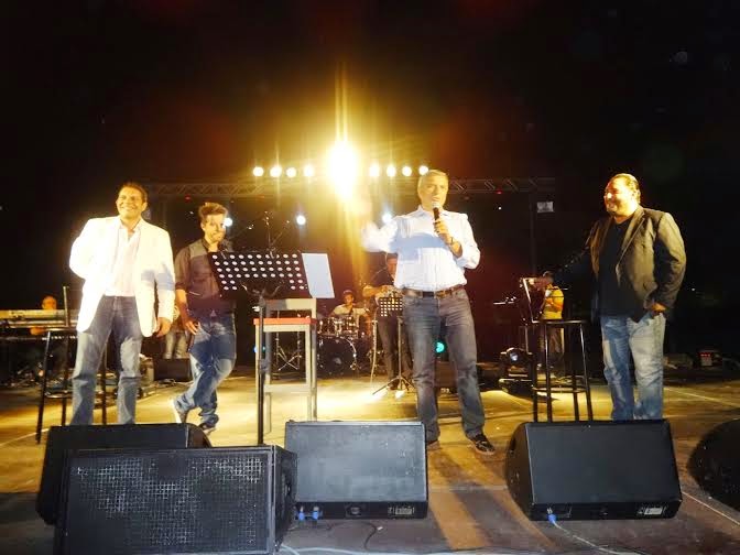 Τρεις καλλιτέχνες ένωσαν τις φωνές τους σε μία συναυλία γεμάτη δυνατές στιγμές του ελληνικού πενταγράμμου στο Φεστιβάλ του Δήμου Αμαρουσίου - Φωτογραφία 2
