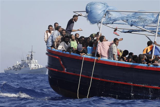 Αναφορές για τρία ναυάγια με 700 μετανάστες νεκρούς στη Μεσόγειο - Φωτογραφία 1
