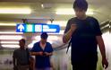 Ειδική λωρίδα για πεζούς ''κολλημένους'' με το κινητό τους στη Κίνα - Φωτογραφία 1