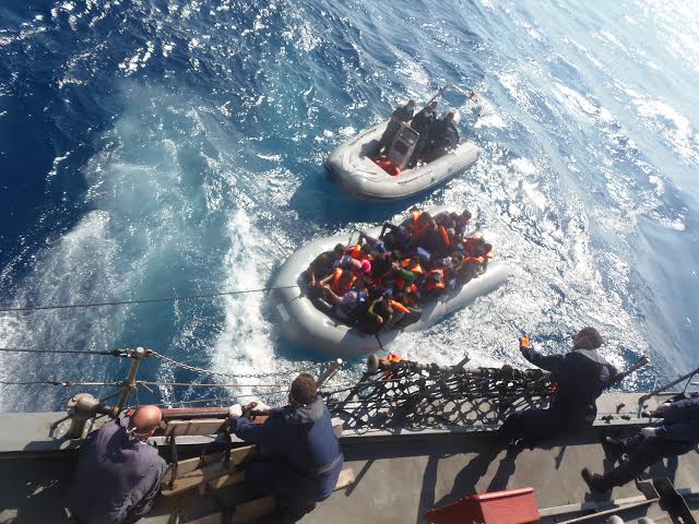 Λέσβος: 40 μετανάστες διέσωσε κανονιοφόρος του Πολεμικού Ναυτικού - Φωτογραφία 2