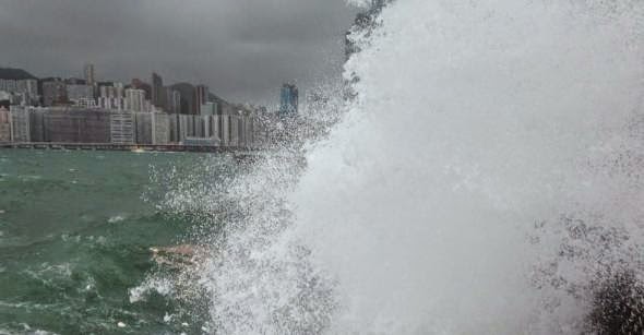 Ισχυρός τυφώνας χτύπησε το Χονγκ Κονγκ - Φωτογραφία 1