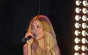 ΕΓΚΕΦΑΛΙΚΟ: Ποια γνωστή Ελληνίδα τραγουδίστρια εμφανίστηκε στην πίστα ΧΩΡΙΣ εσώρουχο... [photo] - Φωτογραφία 2