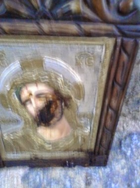 Bεβήλωσαν εκκλησία στην Κρήτη - Αφόδευσαν και ούρησαν πάνω σε εικόνες του Ιησού - Φωτογραφία 4