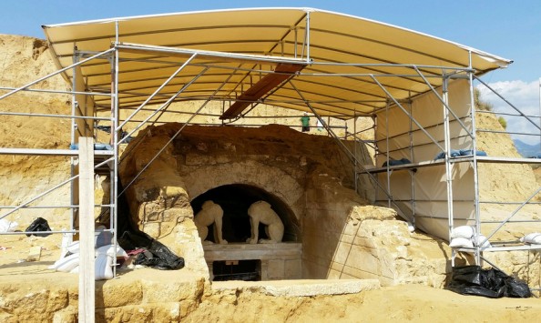 Παγκόσμιος θαυμασμός για τον τάφο της Αμφίπολης - Διπλάσιο και από το Stonehenge το μνημείο - Φωτογραφία 1