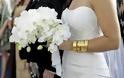 Κόντεψε να μείνει η νύφη: Ποια πασίγνωστη τραγουδίστρια πήγε... απρόσκλητη σε γάμο;