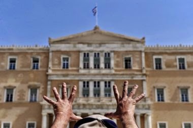 Ροζ Ιστορία στην Βουλή των Ελλήνων:  Ο σύζυγος που την «έπιασε στα πράσα» την ξυλοφόρτωσε - Φωτογραφία 1