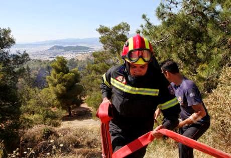 Ακατάλληλο εξοπλισμό χρησιμοποιούν οι πυροσβέστες στη Δυτική Ελλάδα - Έχουν «λήξει» οι στολές τους - Φωτογραφία 1
