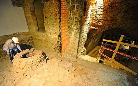 Στο φως αρχαία «κρυφή πόρτα» στη Φλωρεντία - Φωτογραφία 2