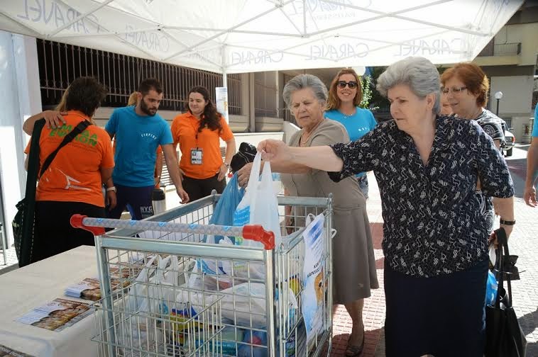 Συγκέντρωση τροφίμων στη Πλατεία Αγίας Σοφίας στη Πάτρα - Φωτογραφία 6