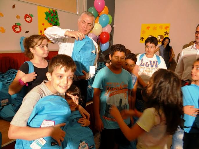 Δωρεάν σχολικά είδη και τσάντες στα παιδιά από τον Δήμο Περιστερίου - Φωτογραφία 2