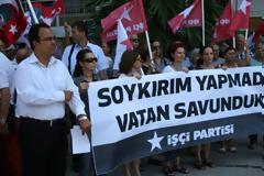 Προκλητικό πανό σε διαδηλώσεις στην Τουρκία: «Δεν κάναμε γενοκτονία, Υπερασπιστήκαμε την πατρίδα»