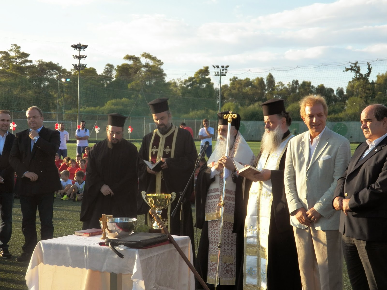 O Mητροπολίτης Γλυφάδας κ. Παύλος, ετέλεσε τον Αγιασμό των Ακαδημιών του Ολυμπιακού στο Star Sports Club Βoύλας - Φωτογραφία 2