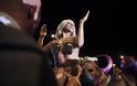 Η Lady Gaga με see through και string στο αεροδρόμιο της Αθήνας - Φωτογραφία 9