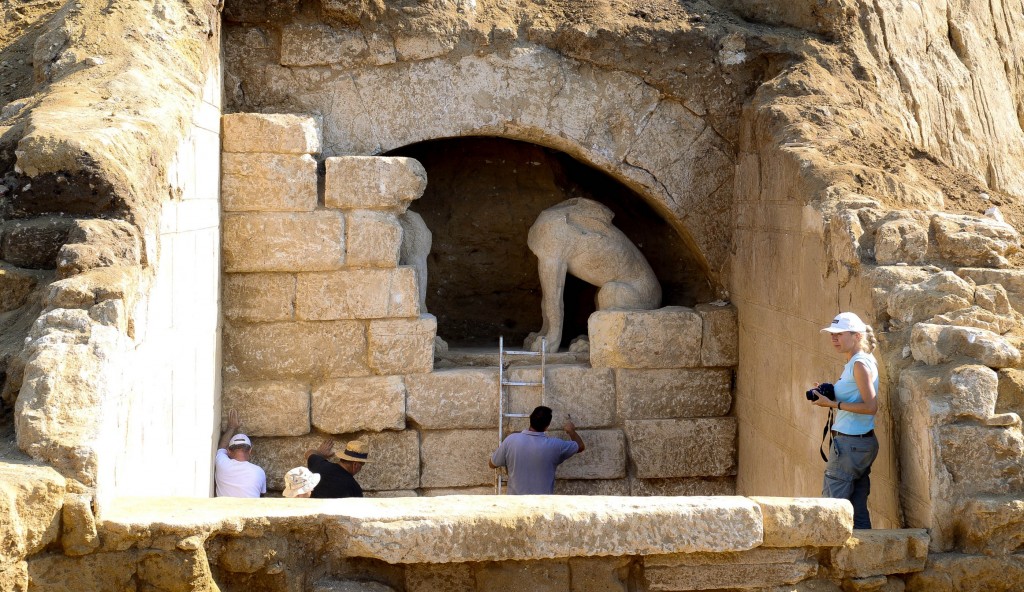Αμφίπολη, Κατερίνα Περιστέρη: Στο 325-300 πΧ χρονολογείται το μνημείο - Φωτογραφία 1