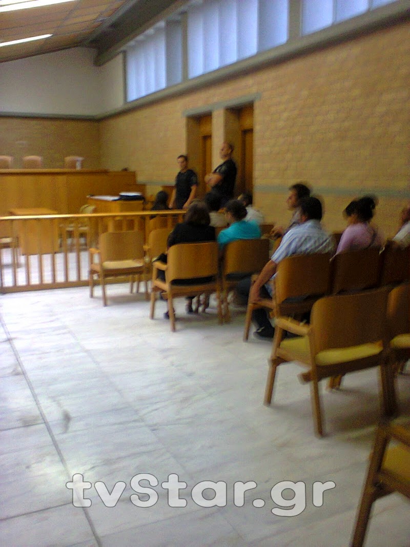 Στα δικαστήρια Θήβας, η 34χρονη συζυγοκτόνος [photos] - Φωτογραφία 2
