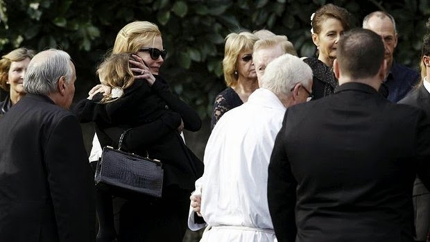 Συντετριμμένη η Kidman στην κηδεία του πατέρα της - Φωτογραφία 1