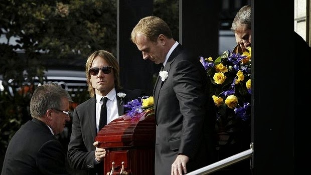 Συντετριμμένη η Kidman στην κηδεία του πατέρα της - Φωτογραφία 2