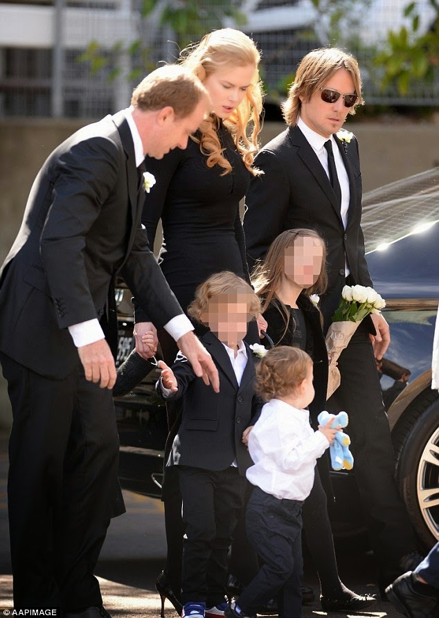 Συντετριμμένη η Kidman στην κηδεία του πατέρα της - Φωτογραφία 4