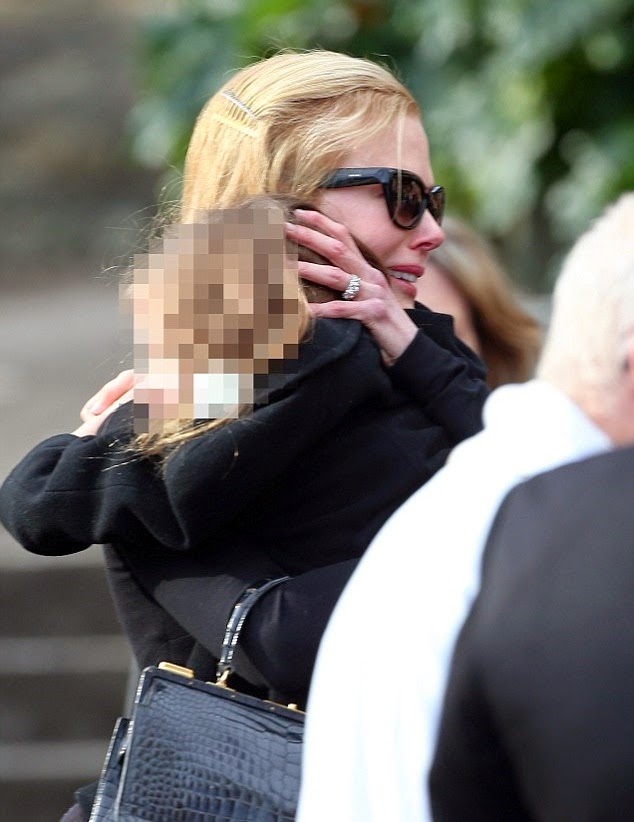 Συντετριμμένη η Kidman στην κηδεία του πατέρα της - Φωτογραφία 5