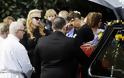 Συντετριμμένη η Kidman στην κηδεία του πατέρα της - Φωτογραφία 3
