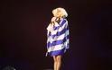 Η Lady Gaga ξεσήκωσε το ΟΑΚΑ με ελληνική σημαία και αλλαγές ρούχων πάνω στη σκηνή - Φωτογραφία 1
