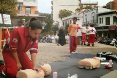 Μαθήματα Πρώτων Βοηθειών στην Κεντρική Πλατεία της Ξάνθης – ΚΑΡΠΑ και ηλεκτροσόκ [video + photos]