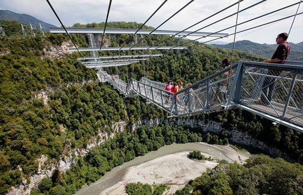 Η μεγαλύτερη κρεμαστή πεζογέφυρα στον κόσμο! - Φωτογραφία 2