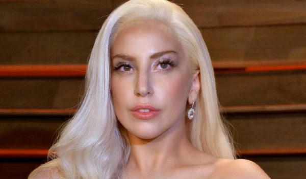 Ο Έλληνας τραγουδιστής στο πλευρό της Lady Gaga...[video] - Φωτογραφία 1