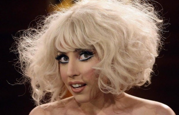 Η τρέλα κληρονομείται: Η μάνα της Lady Gaga με δερμάτινο κολάν και γυαλιά ηλίου το βράδυ! [photos] - Φωτογραφία 1