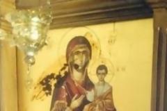 Ιερόσυλοι χτύπησαν και στον Αφέντη Χριστό, αφοδεύοντας πάνω σε ιερές εικόνες! [photos]