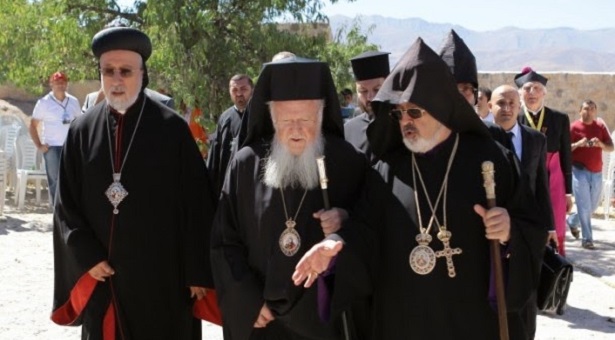 Ο Αρμένιος Πατριάρχης στον Σαμαρά με ευχαριστίες για το Αντιρατσιστικό - Φωτογραφία 1