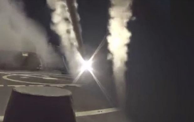 Δείτε πώς οι ΗΠΑ βομβάρδισαν τους τζιχαντιστές στη Συρία [video] - Φωτογραφία 1