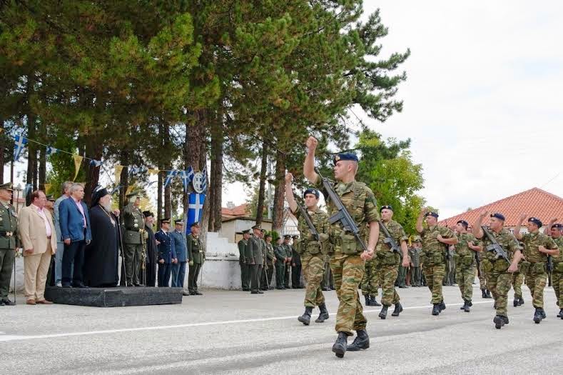 Απονομή Ταξιάρχη Αριστείου Ανδρείας στην Πολεμική Σημαία του 1ου ΣΠ - Φωτογραφία 8